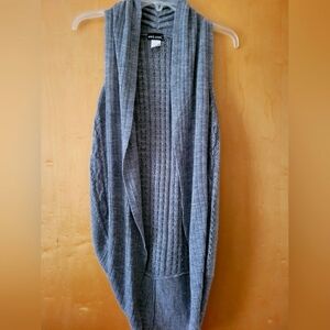 Sleeveless Cardigan/Vest. Gray. Size L.